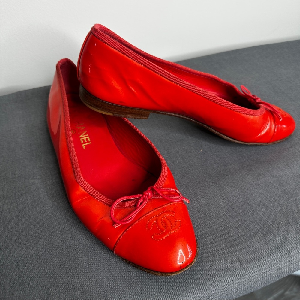 CHANEL - Women’s - Red Leather Patent Flats - Size 39(EU) - Picture 8 of 16